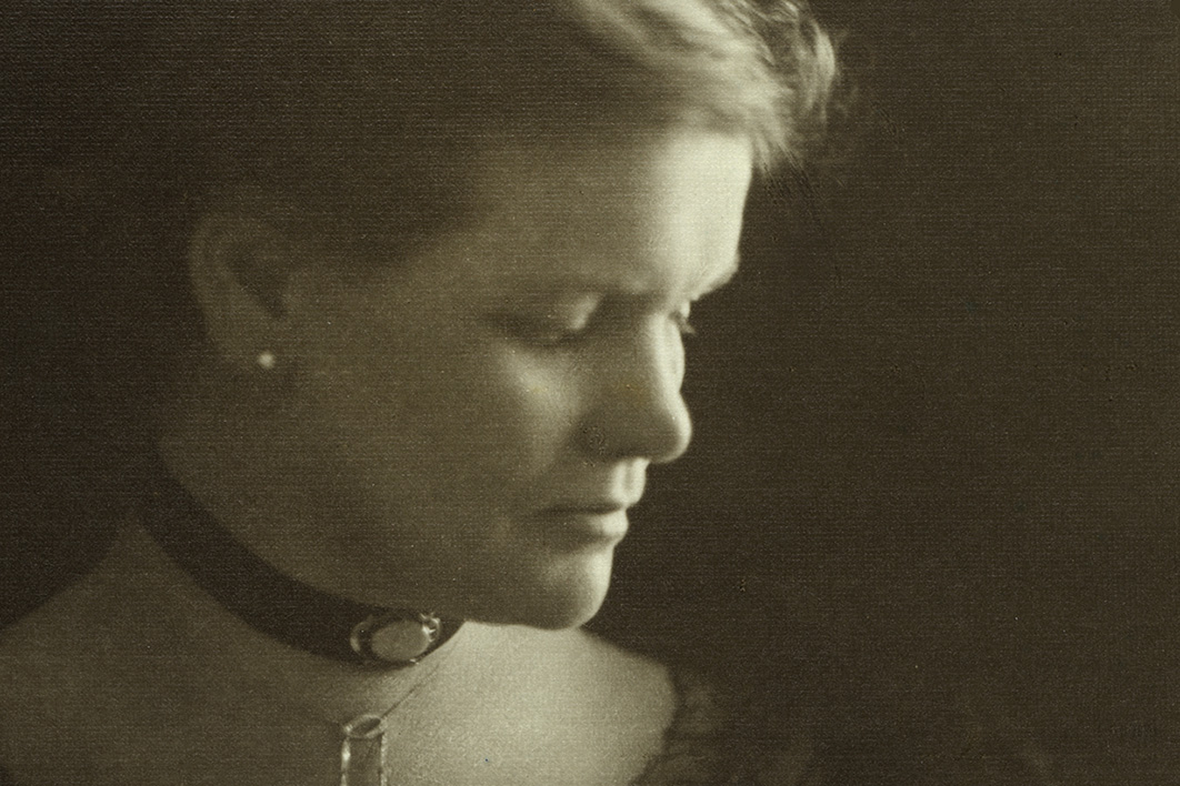 Three portraits of a lady Inside Story